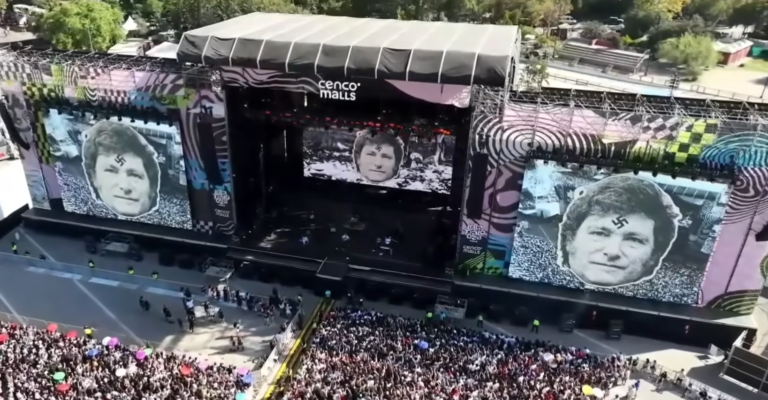 Lee más sobre el artículo Ninguna polémica: Candelabro le cantó en Lollapalooza Chile a Kast y a “sus amiguitos”